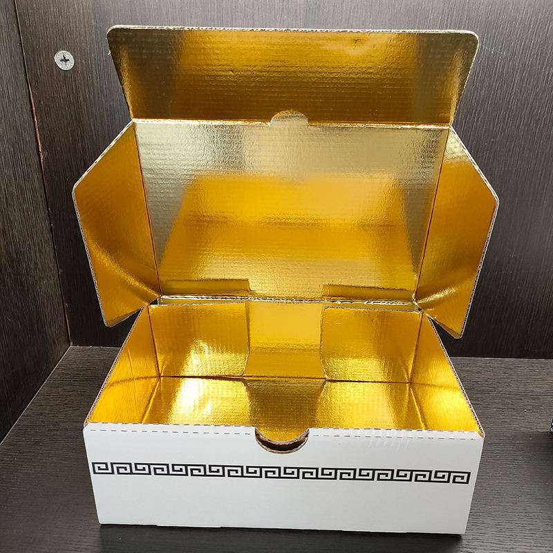 Pizza boxes printed with aluminum foil lining